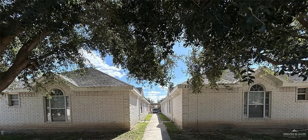 3 bed, 3.0 bath, 4592 sqft, $900 — Photo 1