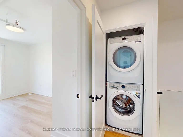 656 Annette St #302 — Photo 18