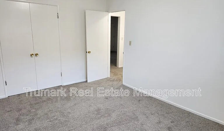 323 N Howard St #6 — Photo 5