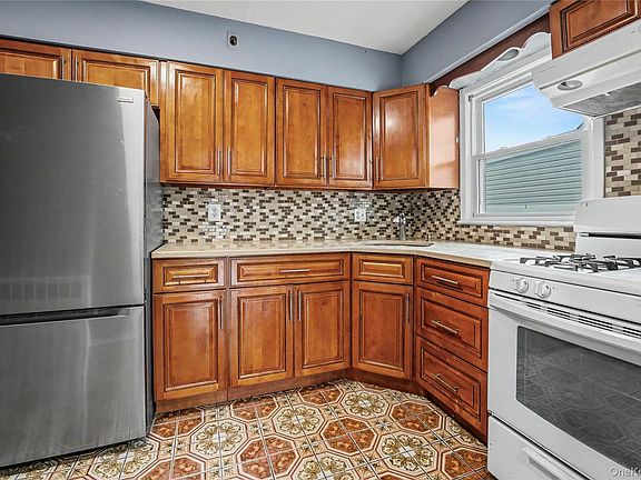 5th image of 206 Hunnewell Avenue
