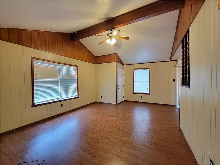 1316 Airline Dr — Photo 4
