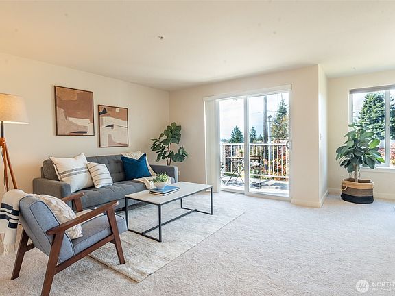 4th image of 10744 Greenwood Avenue N #302