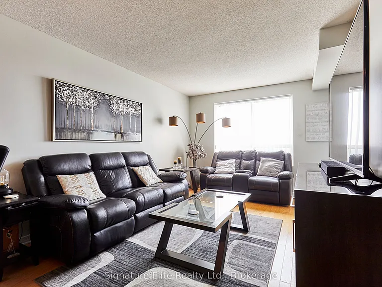 11 Oneida Cres #LPH05 — Photo 3