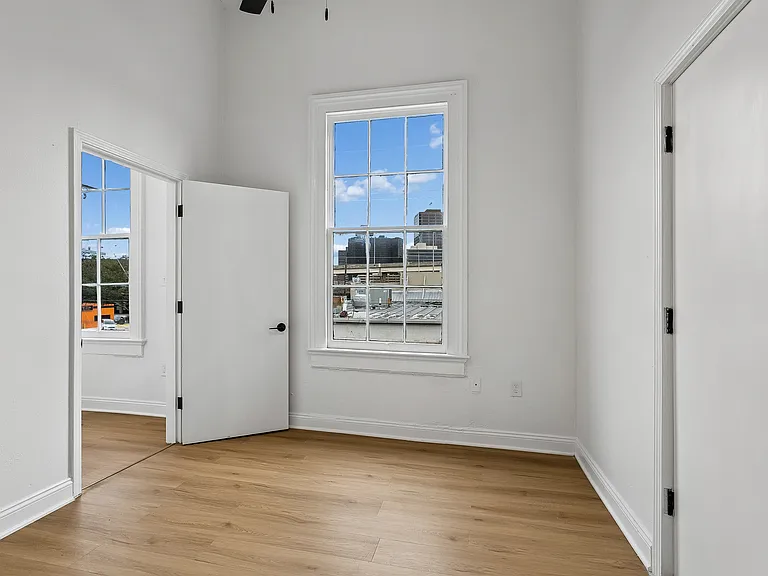 2050 Clio St — Photo 11