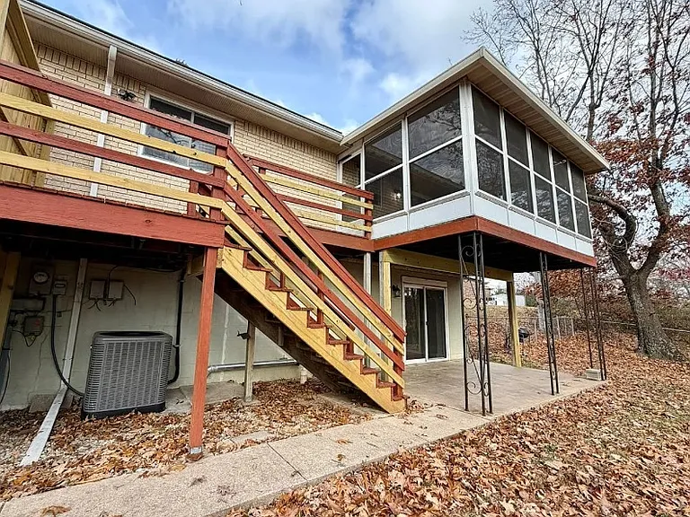 Outside view of screened in patio/deck