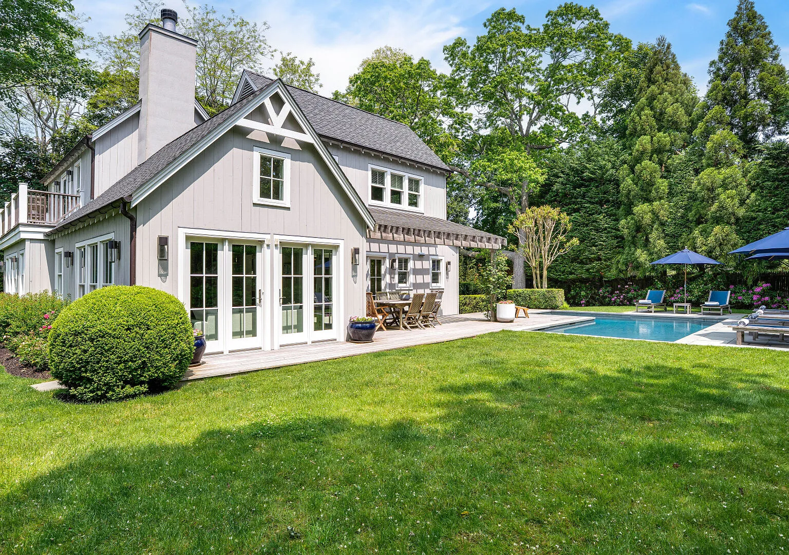 Secluded East Hampton Oasis in Prime Location with Private Pool — Photo 3