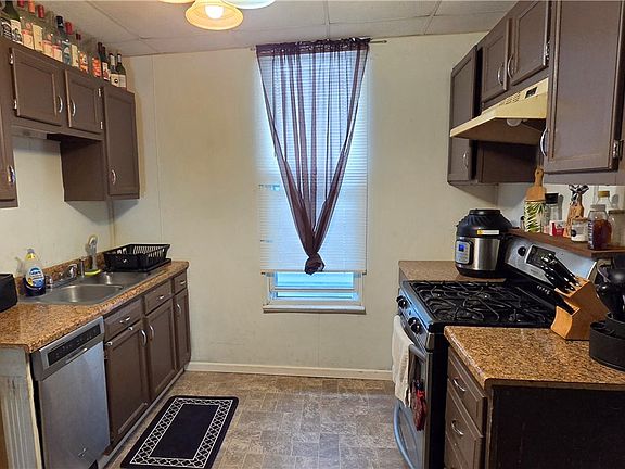 4th image of 119 W Elm St