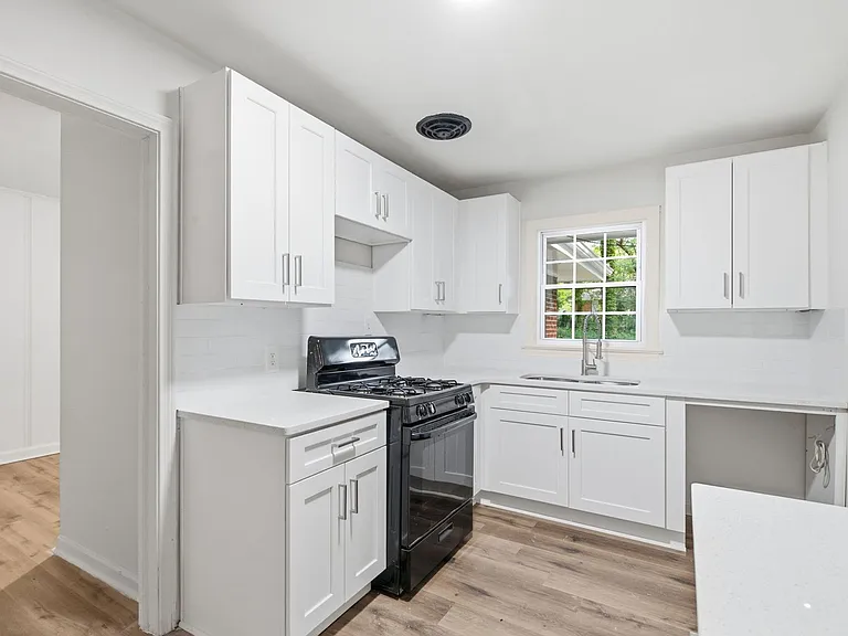 2801 Mitchell Dr — Photo 9