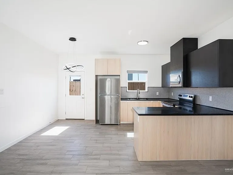 12509 N 40th St #4 — Photo 3