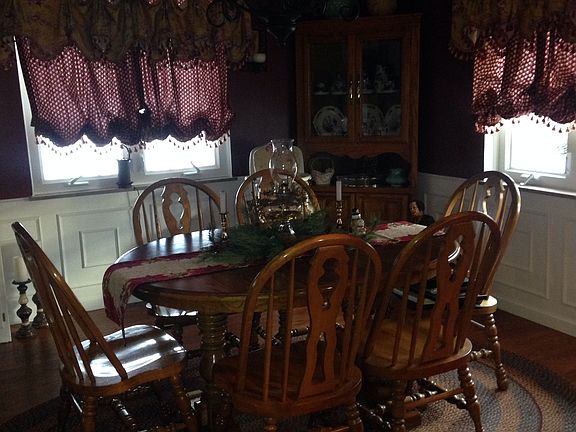 3rd image of 607 Farms Dr