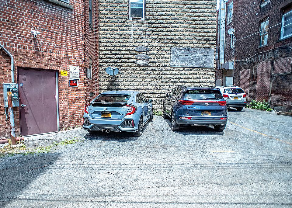 REAR BUILDING  PRIVATE PARK