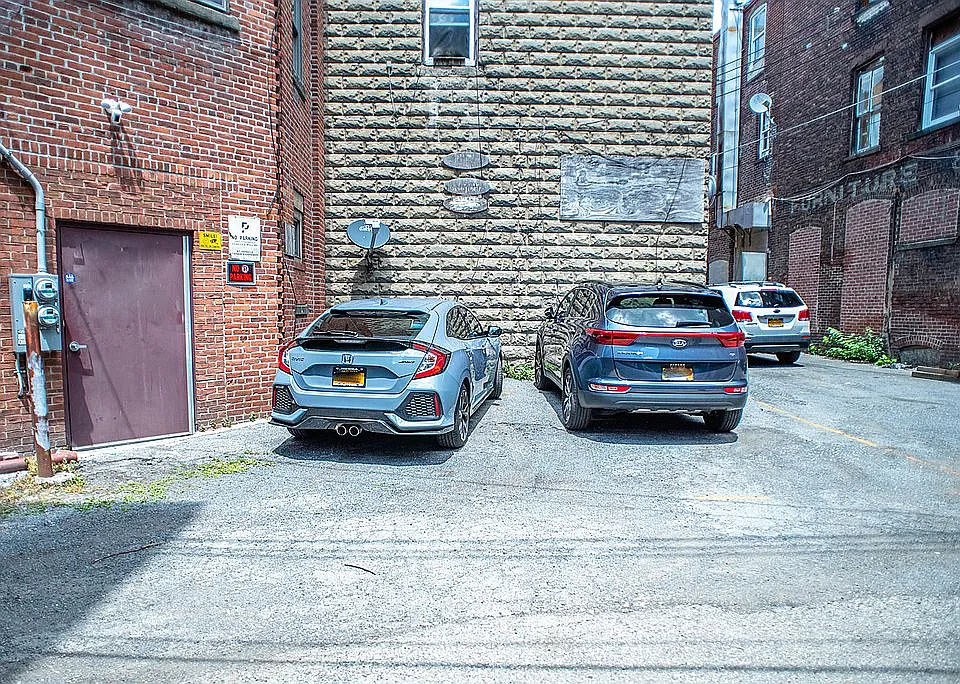 REAR BUILDING  PRIVATE PARK