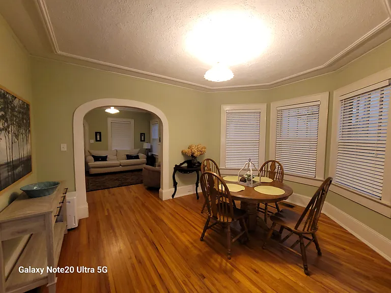 1928 Winona Ave — Photo 8