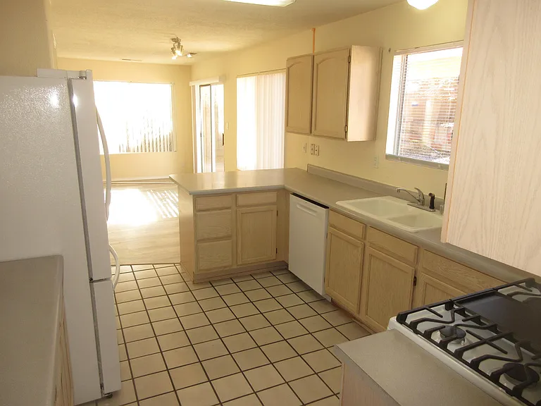 2111 Corte Del Caballo NW — Photo 19