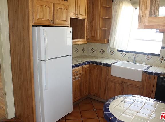 5th image of 2416 W 77th St