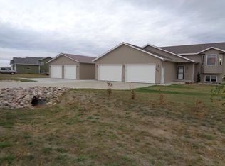 6807 Bear Path Dr, Bismarck, ND 58504
