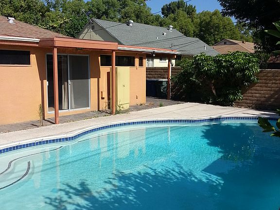 3rd image of 1879 Pepper Tree Ln