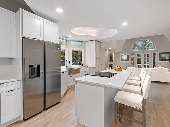 4th image of 1014 W Oakdale Ave #2