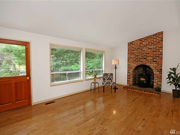 2nd image of 14523 Kestrel Pl NE
