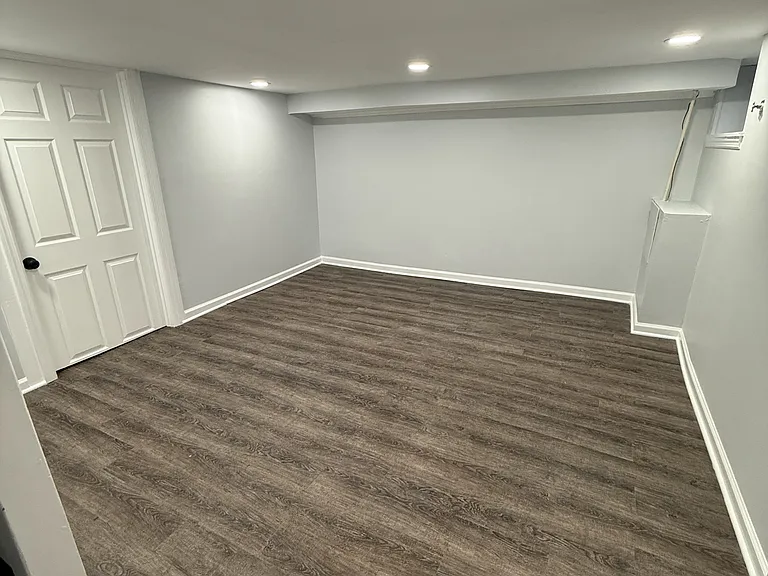 2855 Mayfield Ave — Photo 6