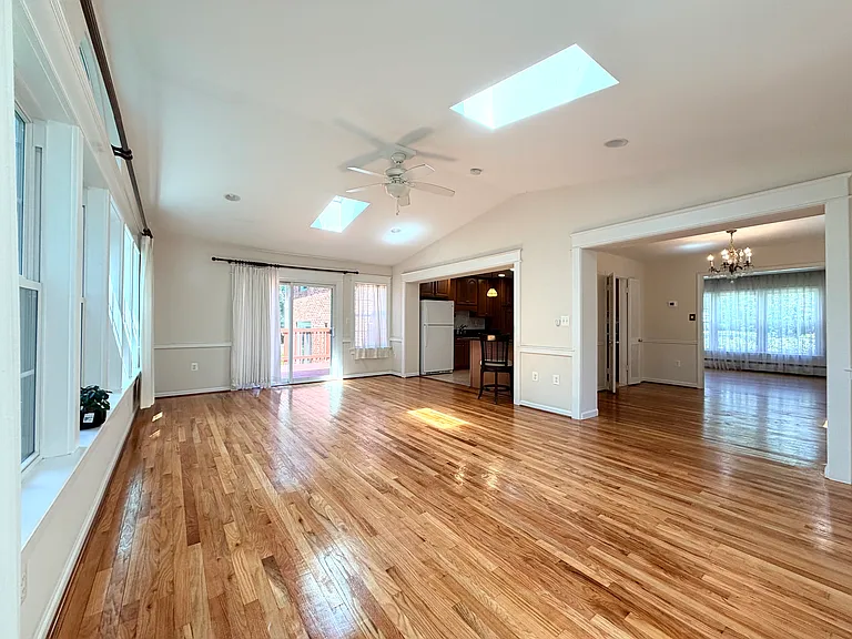 7529 Cayuga Ave — Photo 17