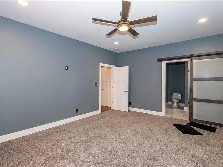 2462 N College Ave — Photo 15
