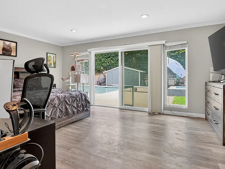 212 E Avenida De Los Arboles — Photo 3