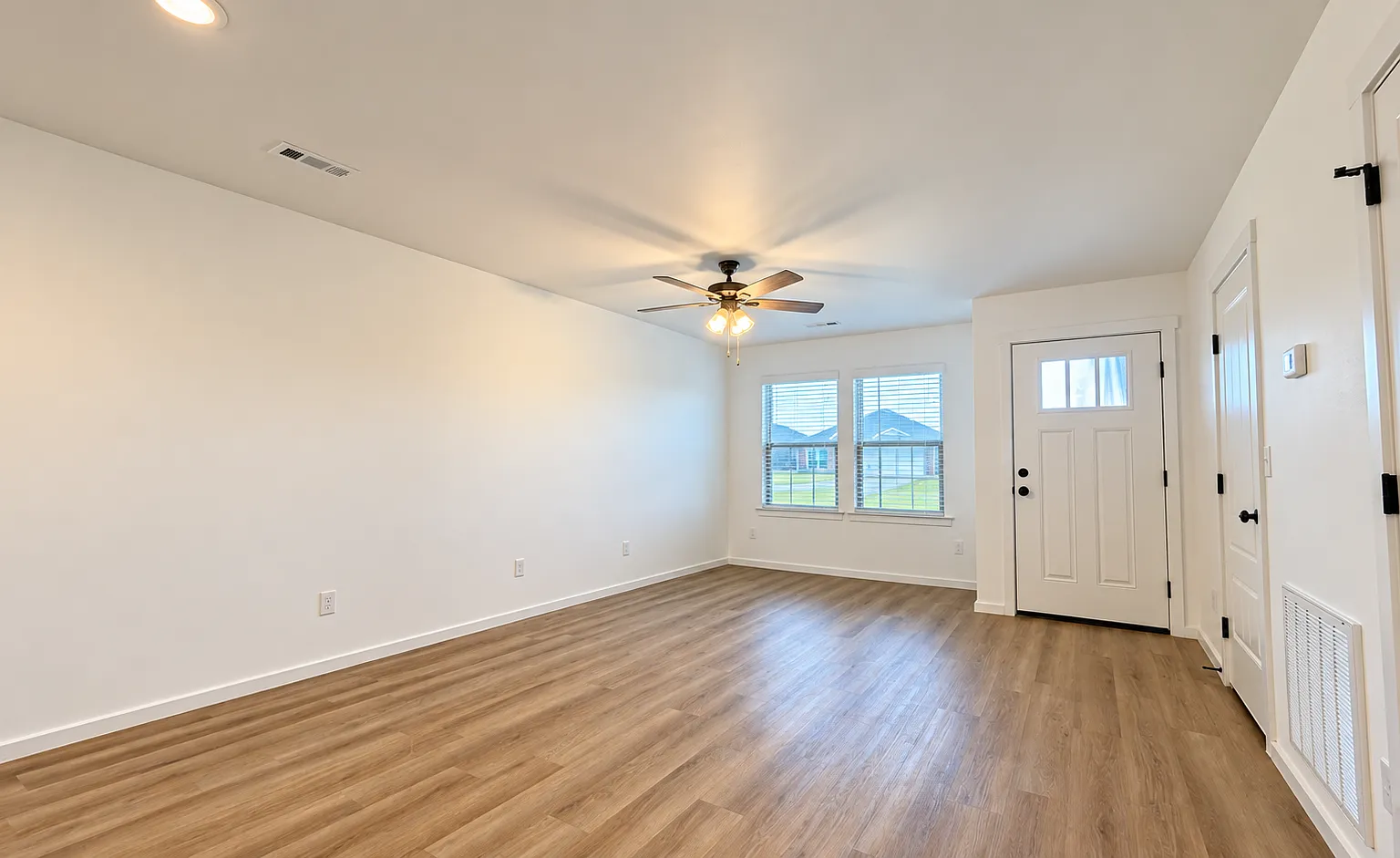 3 bed, 1180 sqft, $1,600 — Photo 2