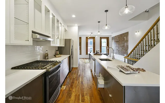 Sold by Douglas Elliman | media 24