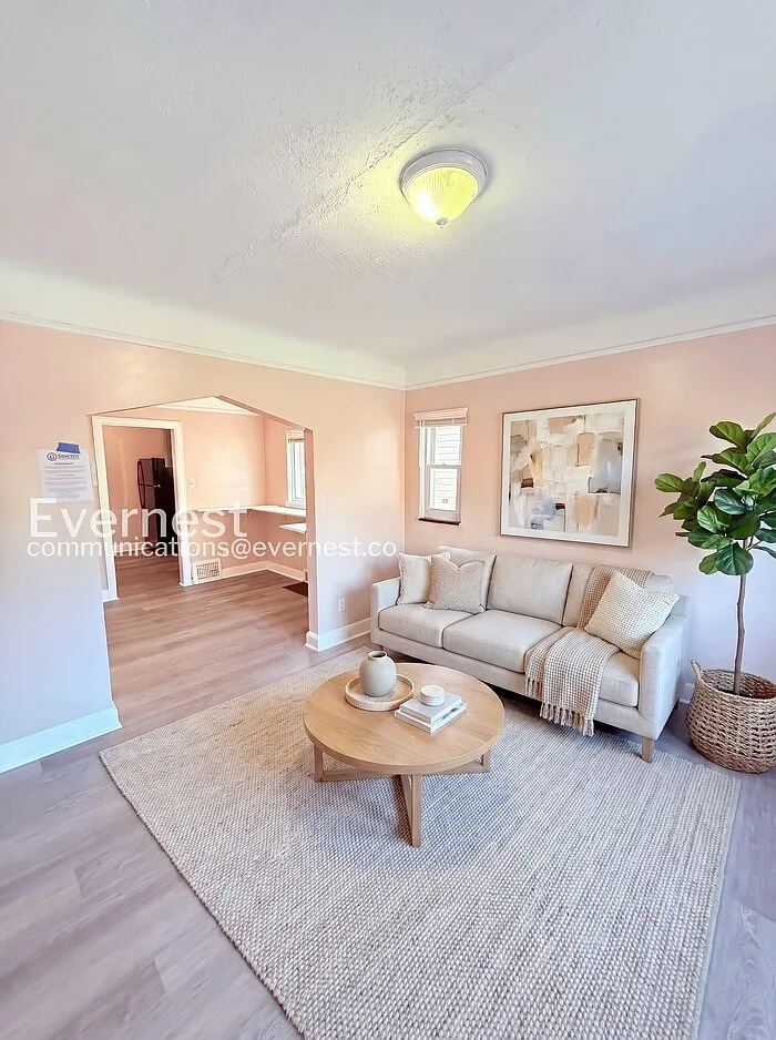3 bed, 1.0 bath, 1059 sqft, $1,245 — Photo 3