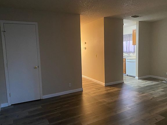 5th image of 145 Woodbury Cir #D