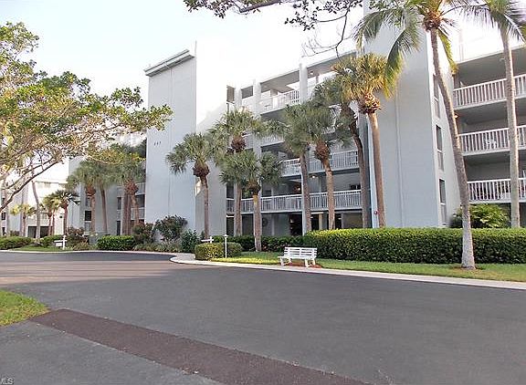 2nd image of 893 Collier Ct #3-402
