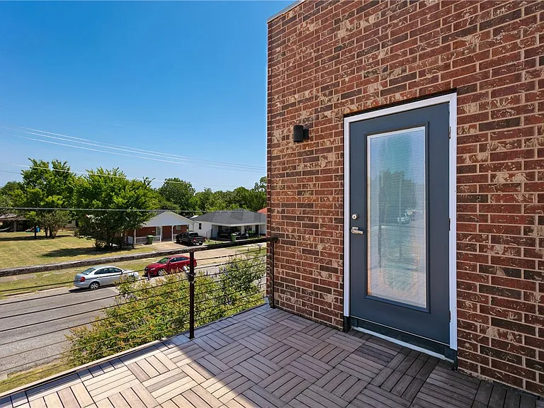 217 N Houston Ave — Photo 34