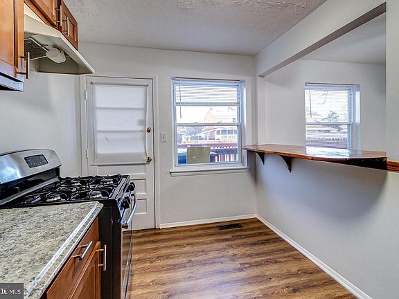 4th image of 783 Seawall Rd