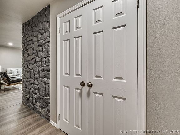 2nd image of 784 N Moccasin Pl