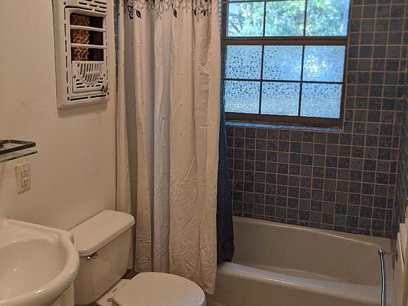 3rd image of 419 Missouri St
