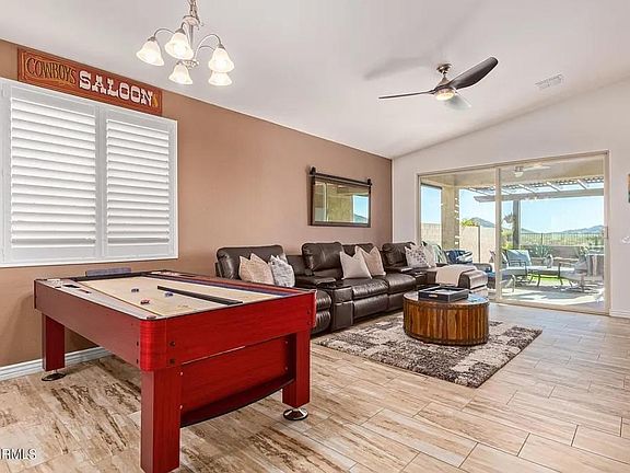 5th image of 611 E Balao Dr