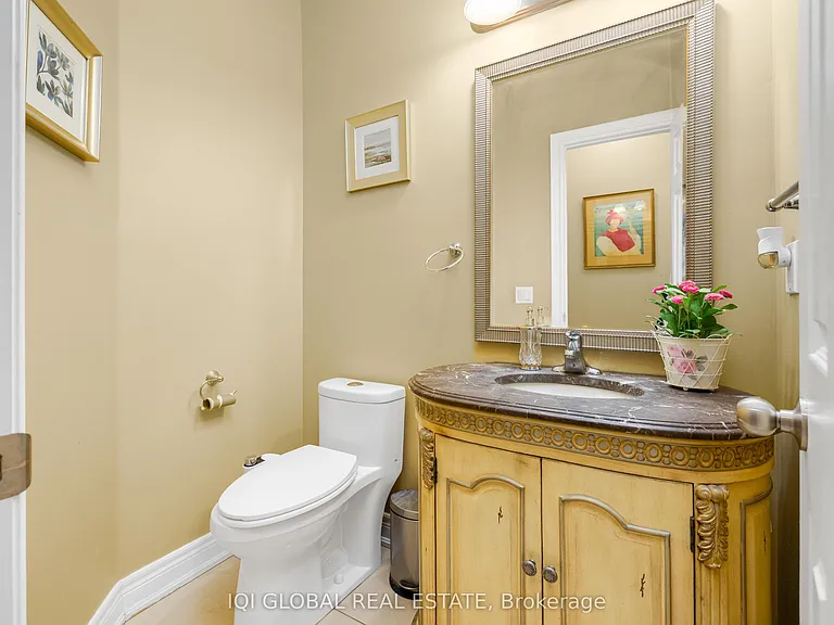 2395 Lyndhurst Dr — Photo 34
