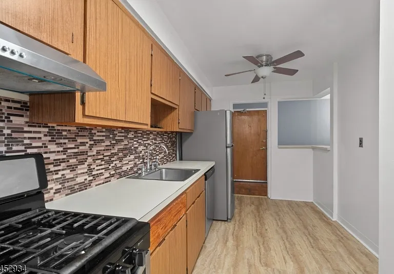 208 Anderson St — Photo 7