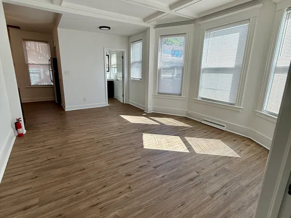 160 Pacific St #1, Bridgeport, CT 06604