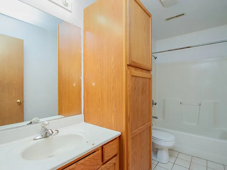 1007 Lincoln Way — Photo 5
