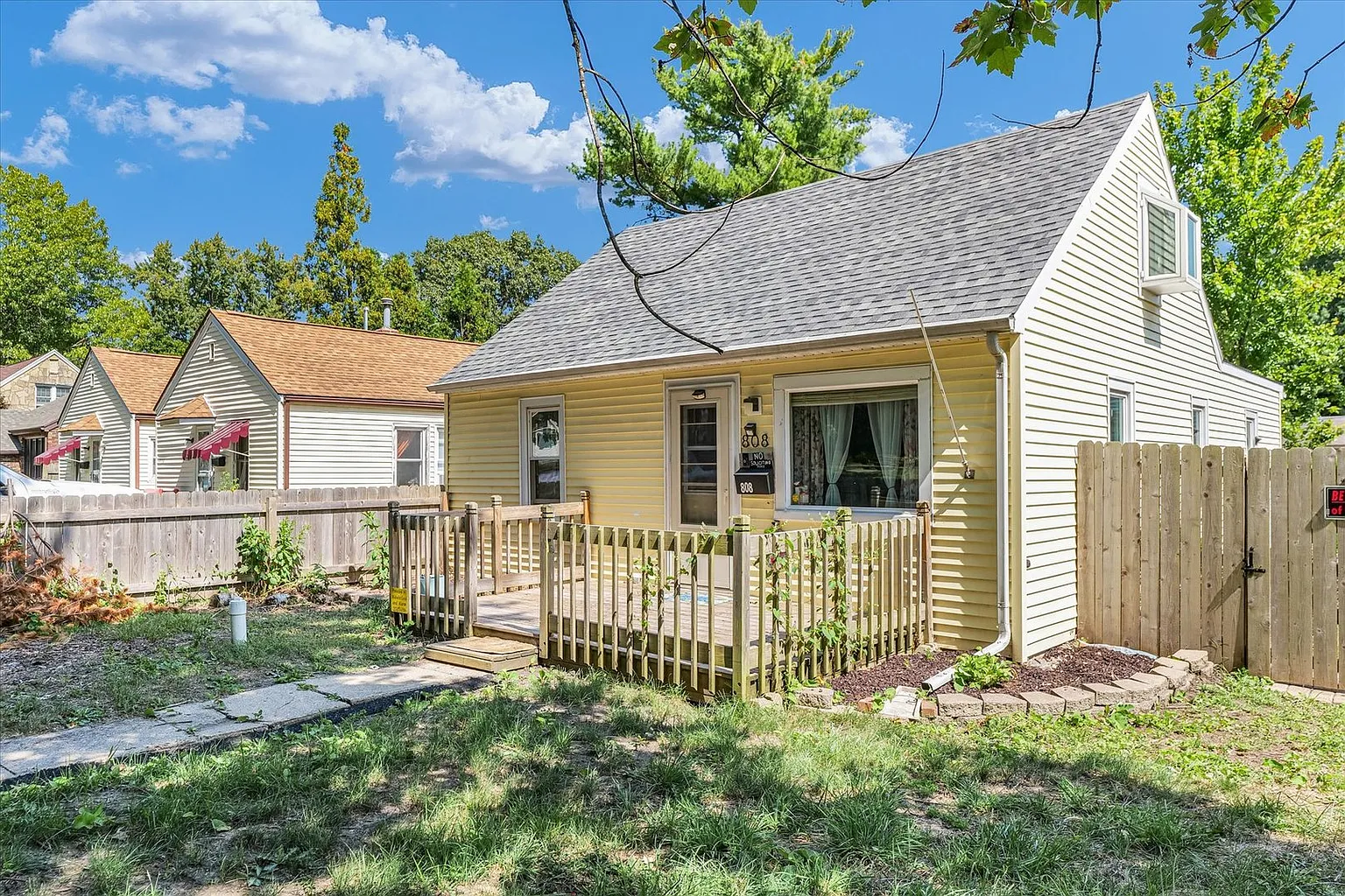 808 S Prairie St photo 1