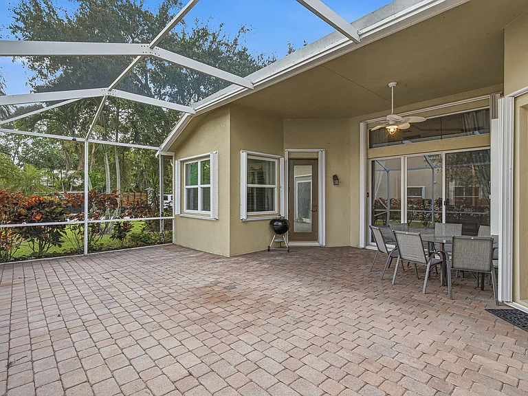 9655 Campi Dr — Photo 10