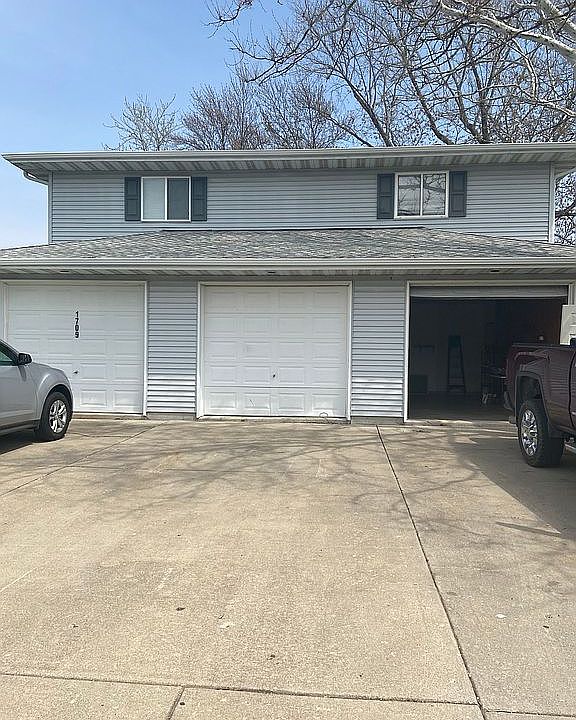 1st image of 1705 Parklake Dr