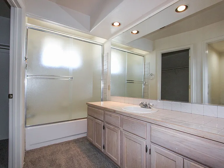 3249 N Hedgewood Dr — Photo 13