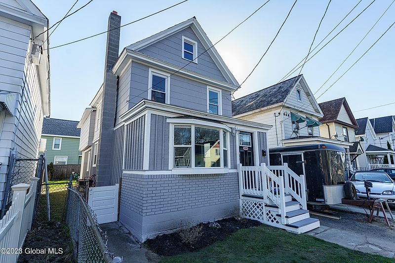 3rd image of 1503 Albany Street