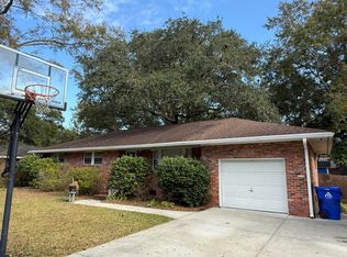 1720 Somerset Cir, Charleston, SC 29407