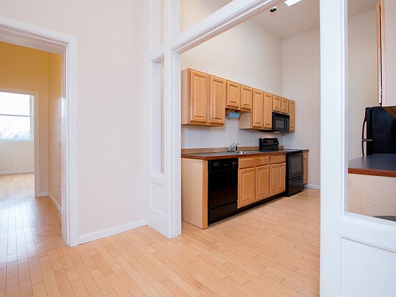 4th image of 15 Story St Unit 3