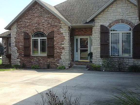 5th image of 812 E Montarosa Dr