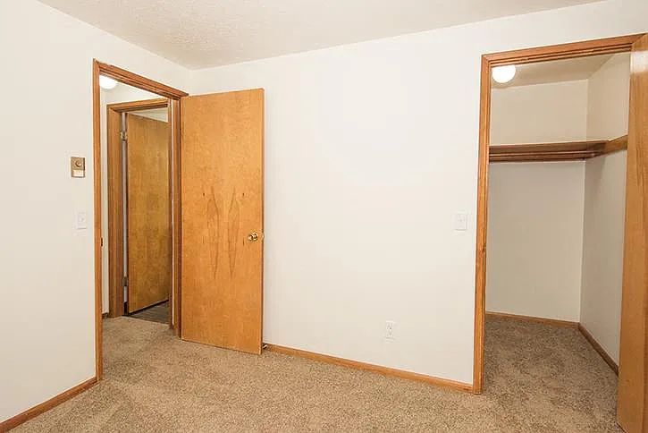 Royal Oaks Apartments — Photo 26